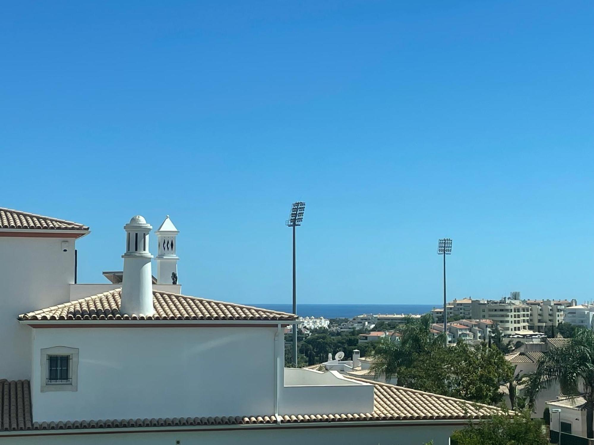Maison Familiale Avec Terrasse, Bbq Albufeira Bagian luar foto